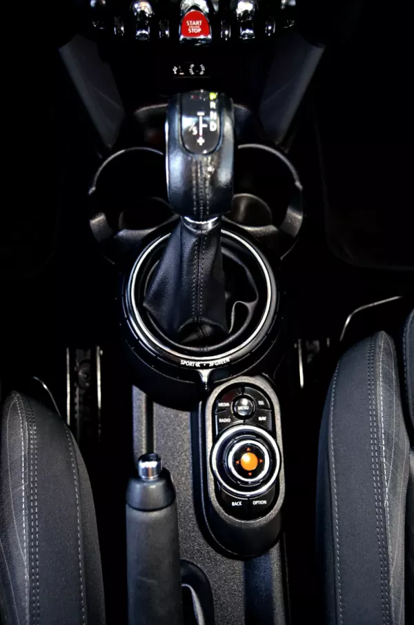 MINI 3 Portas Cooper D Auto 19