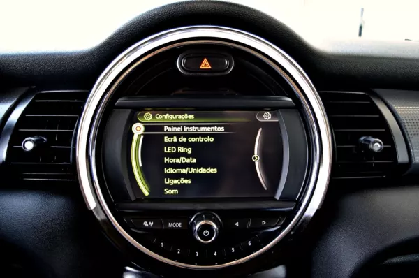 MINI 3 Portas Cooper D Auto 24