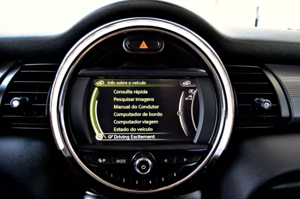 MINI 3 Portas Cooper D Auto 27