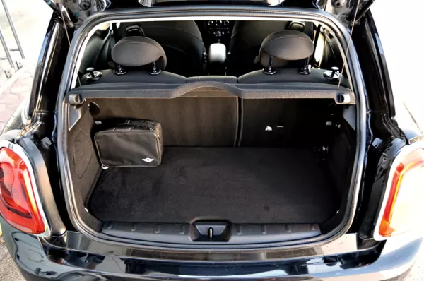 MINI 3 Portas Cooper D Auto 38