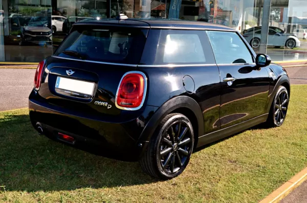MINI 3 Portas Cooper D Auto 40