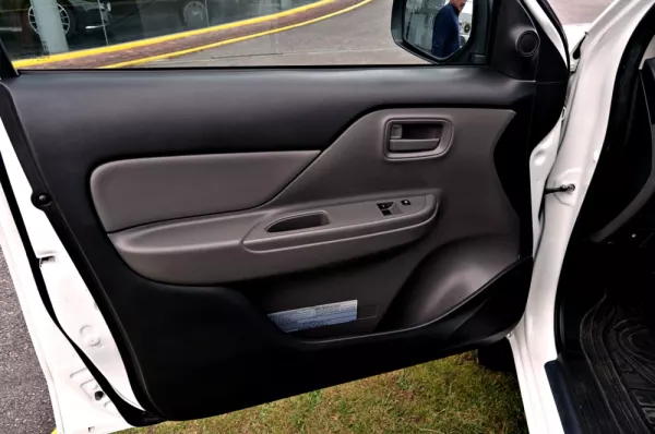 Mitsubishi L200 2.4 DI-D CD S.Cab 3L Instyle 4WD 9