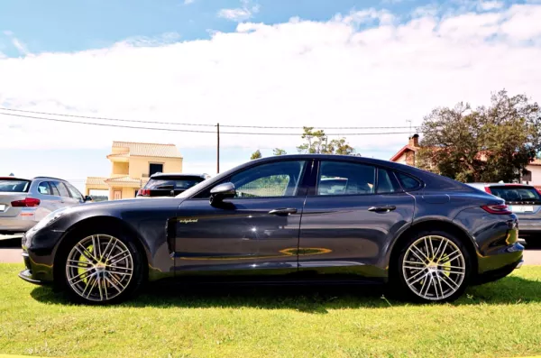 Porsche Panamera 4 E-Hybrid 4