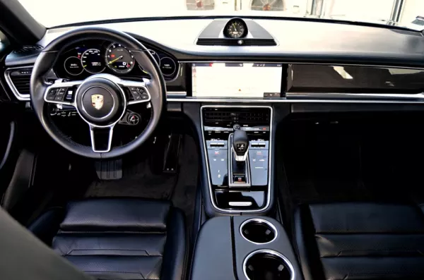 Porsche Panamera 4 E-Hybrid 8