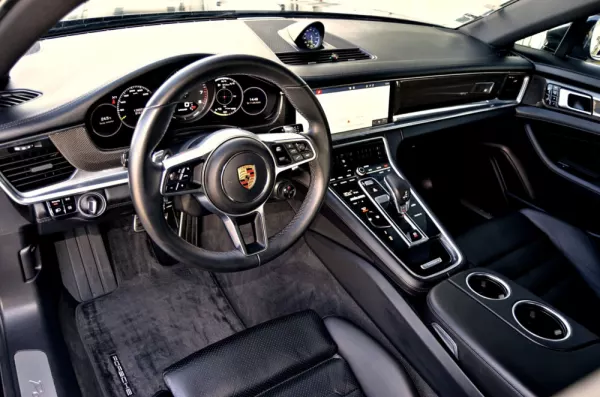Porsche Panamera 4 E-Hybrid 9