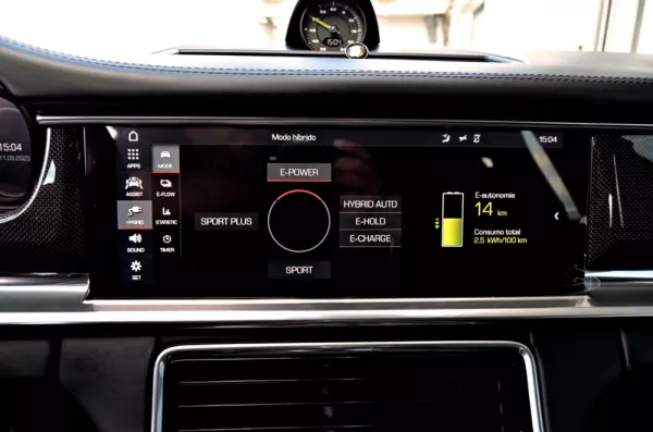 Porsche Panamera 4 E-Hybrid 32