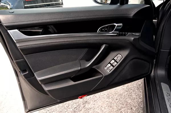 Porsche Panamera Platinum Edition 10