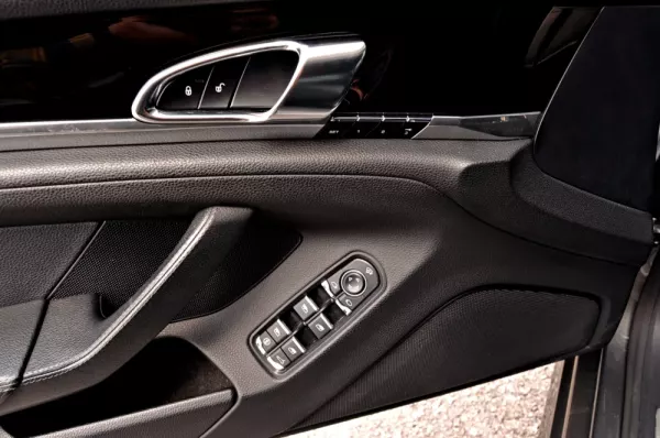 Porsche Panamera Platinum Edition 11