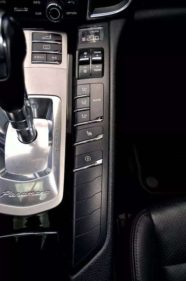 Porsche Panamera Platinum Edition 20