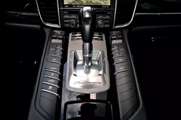 Porsche Panamera Platinum Edition 22