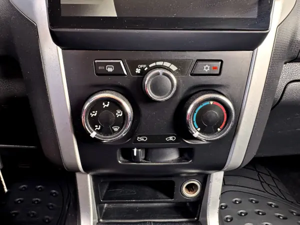 Isuzu D-Max 2.5 TD TwinTurbo 17