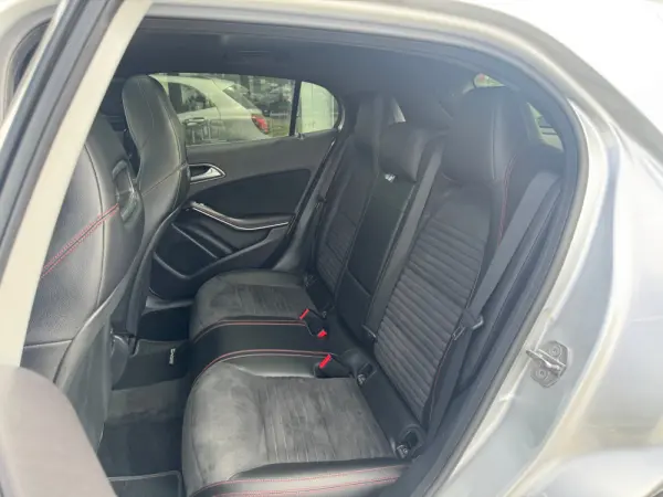 Mercedes-Benz GLA 200 d 7G-DCT AMG Line 9