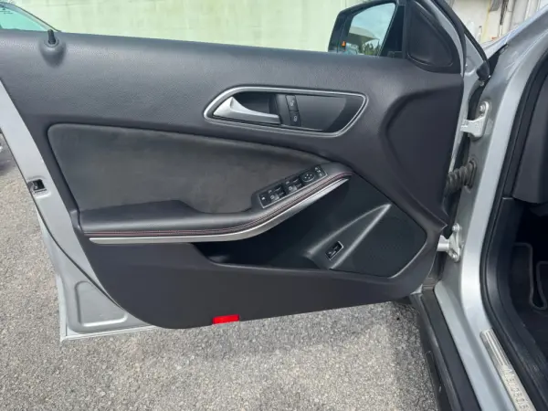 Mercedes-Benz GLA 200 d 7G-DCT AMG Line 10