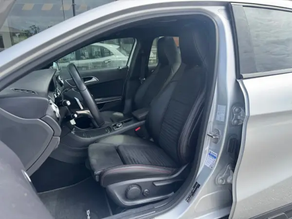Mercedes-Benz GLA 200 d 7G-DCT AMG Line 8