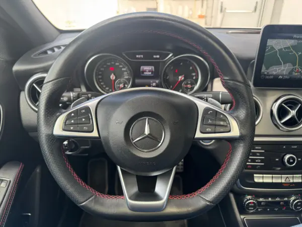 Mercedes-Benz GLA 200 d 7G-DCT AMG Line 15