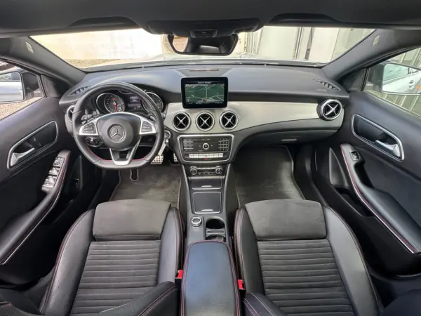 Mercedes-Benz GLA 200 d 7G-DCT AMG Line 6