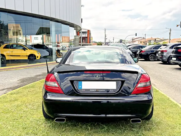 Mercedes-Benz SLK 200 Outro 28