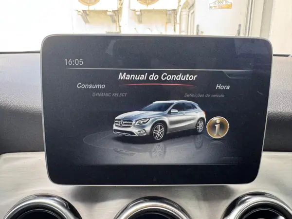 Mercedes-Benz GLA 200 d 7G-DCT AMG Line 34