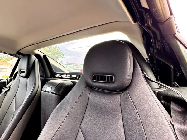 Mercedes-Benz SLK 200 Outro 13