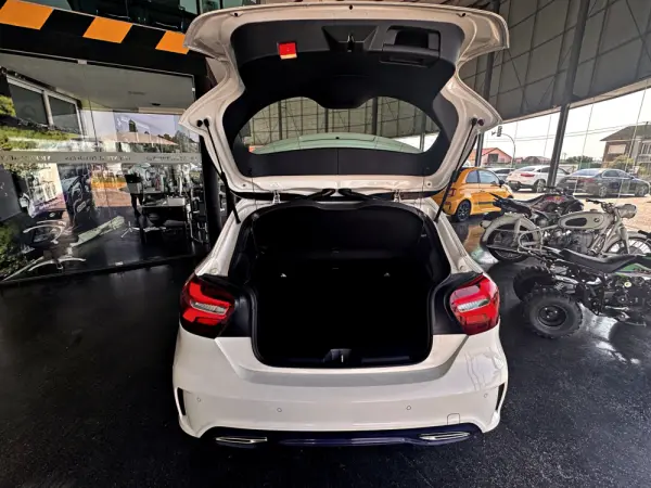 Mercedes-Benz A 180 d AMG Line Aut. 49