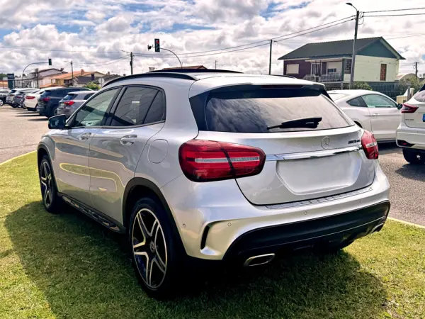 Mercedes-Benz GLA 200 d 7G-DCT AMG Line 5