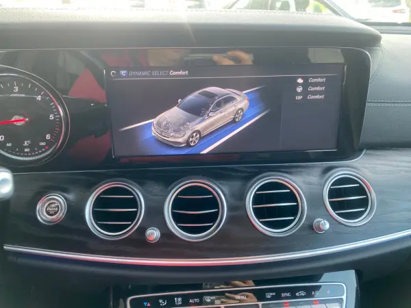 Mercedes-Benz E 220 d AMG Line 33