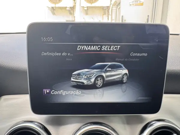 Mercedes-Benz GLA 200 d 7G-DCT AMG Line 33