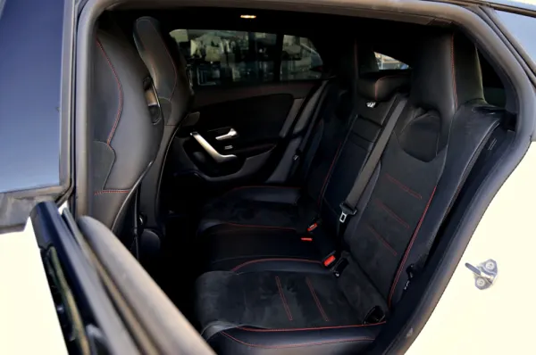 Mercedes-Benz CLA 250 e Shooting Brake AMG Line 9