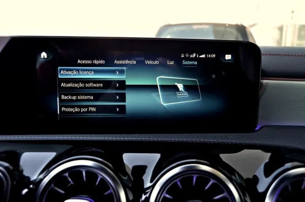 Mercedes-Benz CLA 250 e Shooting Brake AMG Line 42