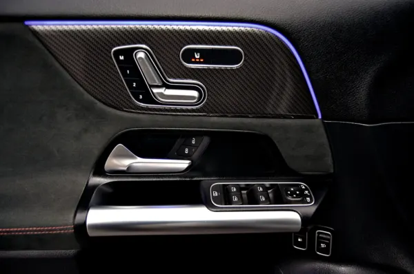 Mercedes-Benz GLA 250 e AMG Line 12