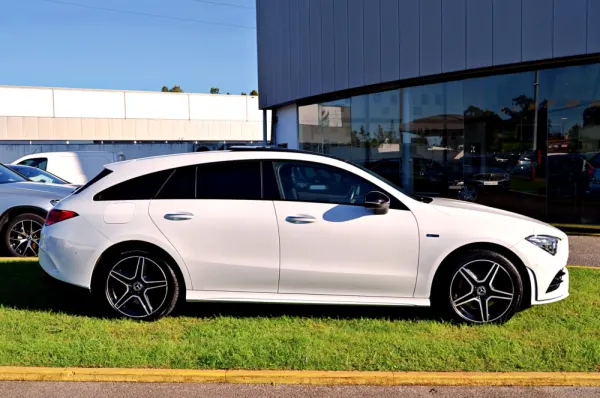 Mercedes-Benz CLA 250 e Shooting Brake AMG Line 39
