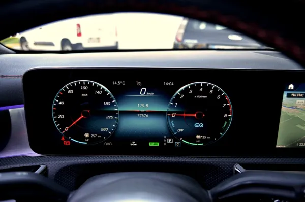 Mercedes-Benz CLA 250 e Shooting Brake AMG Line 34