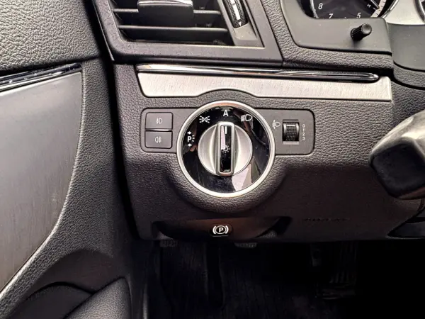 Mercedes-Benz E 220 CDi Avantgarde BlueEfficiency 12