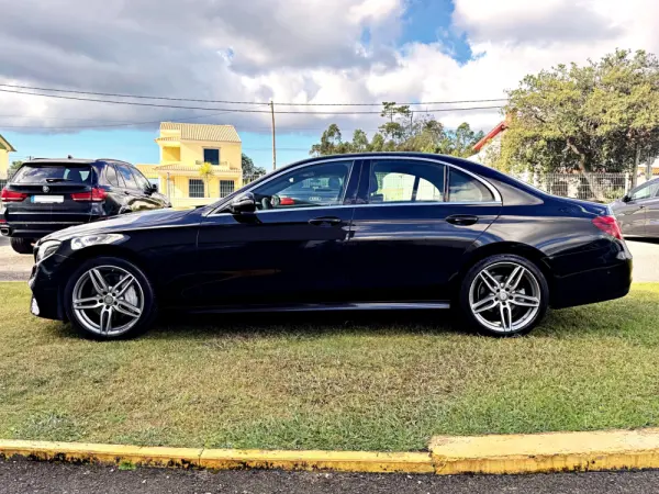 Mercedes-Benz E 220 d AMG Line 4