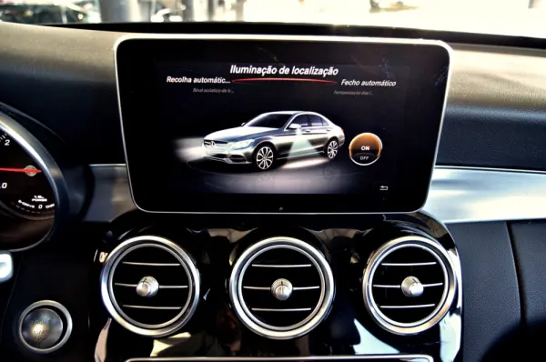 Mercedes-Benz C 300 BlueTEC Hybrid AMG Line 37
