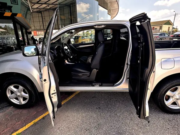 Isuzu D-Max 2.5 TD TwinTurbo 8