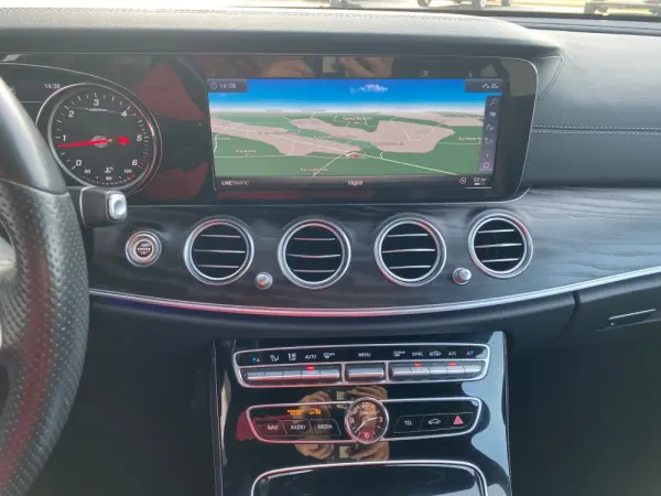 Mercedes-Benz E 220 d AMG Line 17