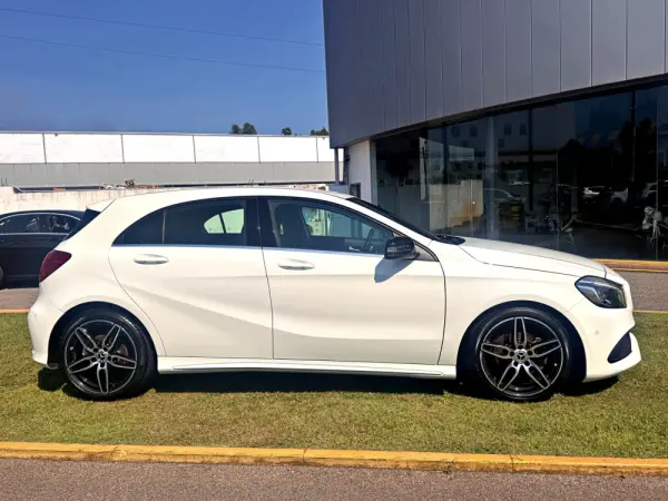 Mercedes-Benz A 180 d AMG Line Aut. 52