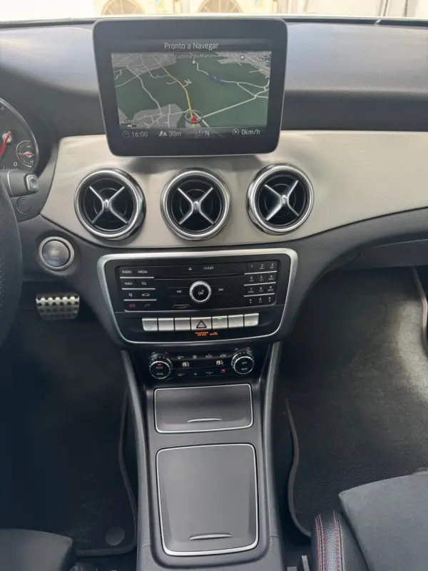 Mercedes-Benz GLA 200 d 7G-DCT AMG Line 18