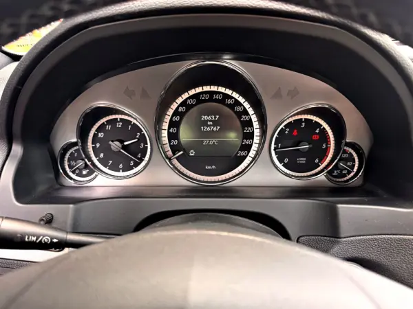 Mercedes-Benz E 220 CDi Avantgarde BlueEfficiency 23