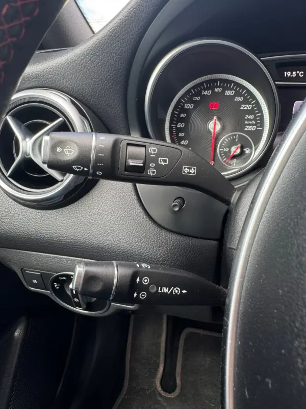 Mercedes-Benz GLA 200 d 7G-DCT AMG Line 14