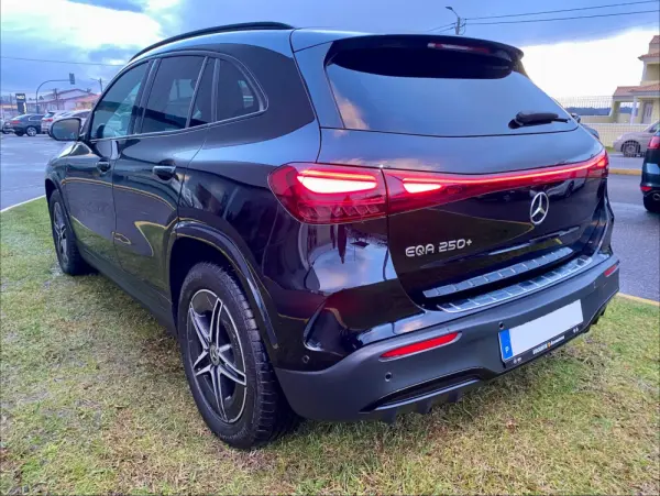 Mercedes-Benz EQA 250+ AMG Line 5