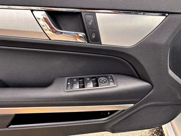 Mercedes-Benz E 220 CDi Avantgarde BlueEfficiency 11