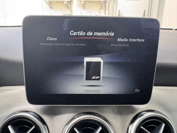 Mercedes-Benz GLA 200 d 7G-DCT AMG Line 27