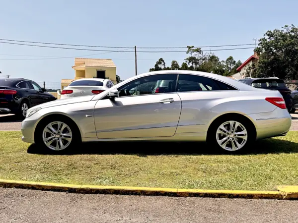 Mercedes-Benz E 220 CDi Avantgarde BlueEfficiency 4