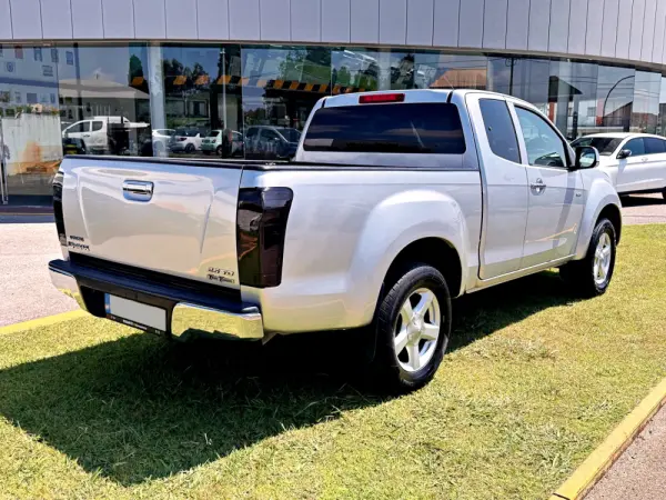 Isuzu D-Max 2.5 TD TwinTurbo 31