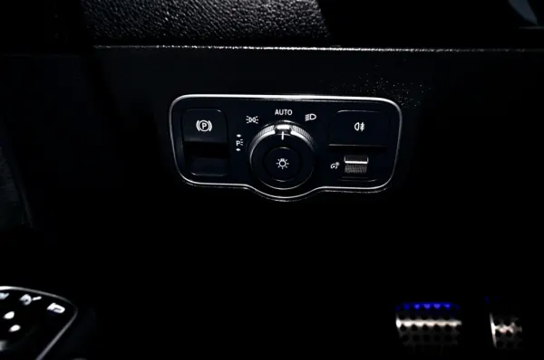 Mercedes-Benz GLA 250 e AMG Line 13