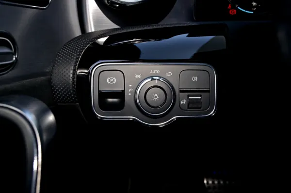 Mercedes-Benz CLA 250 e Shooting Brake AMG Line 12