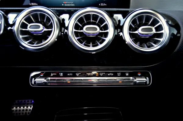 Mercedes-Benz CLA 250 e Shooting Brake AMG Line 17