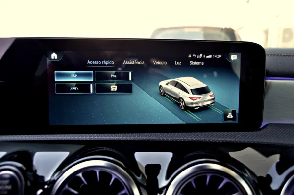 Mercedes-Benz CLA 250 e Shooting Brake AMG Line 24